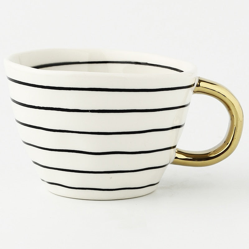 Homezie Becher | Geometrisches Design mit goldenem Henkel | Eleganter Kaffeegenuss