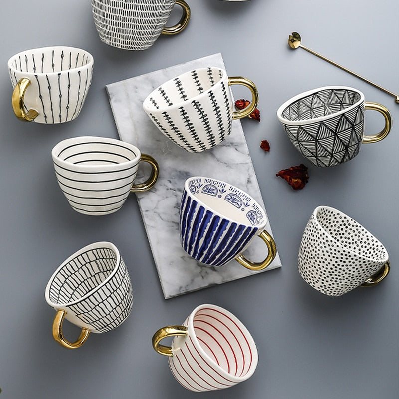 Homezie Becher | Geometrisches Design mit goldenem Henkel | Eleganter Kaffeegenuss