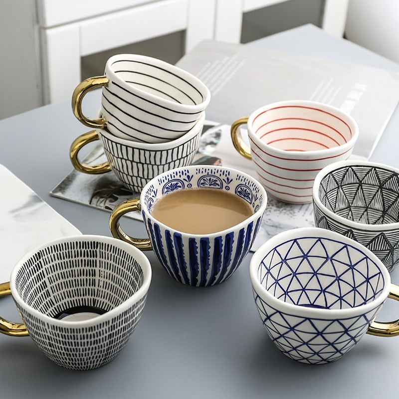 Homezie Becher | Geometrisches Design mit goldenem Henkel | Eleganter Kaffeegenuss