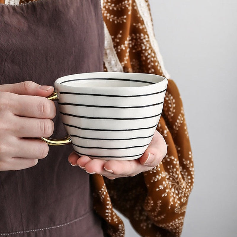 Homezie Becher | Geometrisches Design mit goldenem Henkel | Eleganter Kaffeegenuss