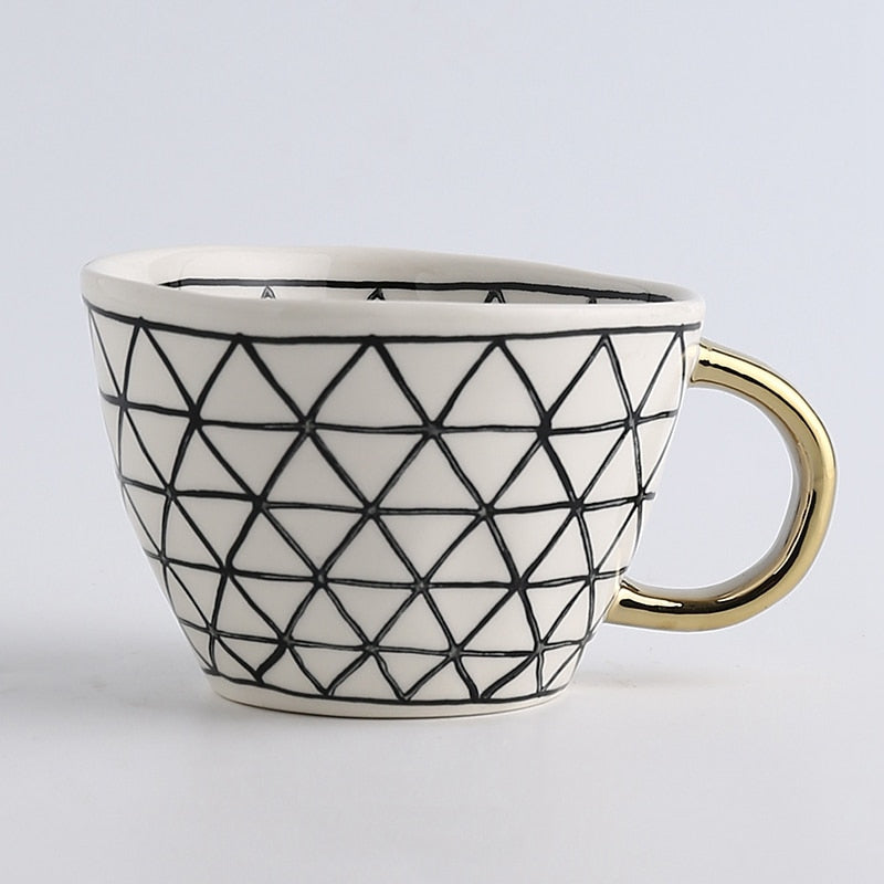 Homezie Becher | Geometrisches Design mit goldenem Henkel | Eleganter Kaffeegenuss