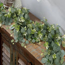 Homezie.de-Homezie Dekorationsgirlande | Kunst Eucalyptus | Zeitlose Eleganz für jedes Zuhause