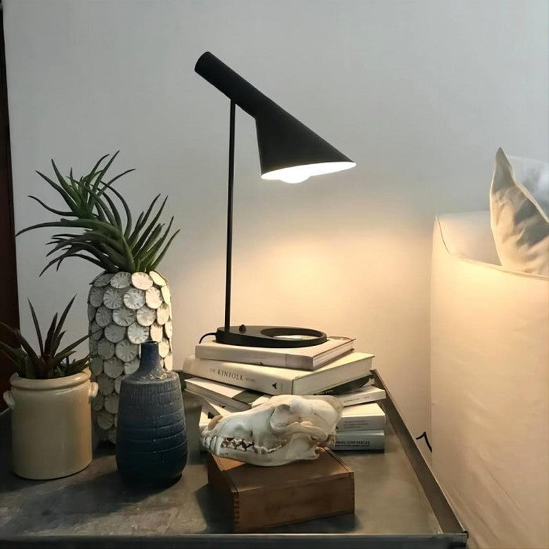 Homezie.de-Homezie Klassische Metall-Tischlampe | Asymmetrisches Design | Ideal für Schlafzimmerbeleuchtung