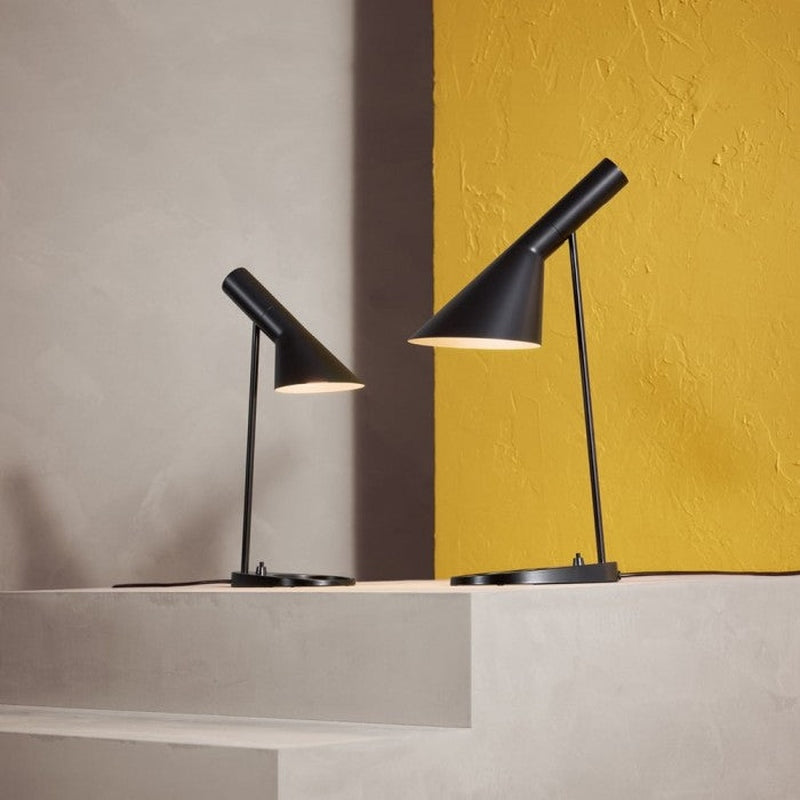 Homezie.de-Homezie Klassische Metall-Tischlampe | Asymmetrisches Design | Ideal für Schlafzimmerbeleuchtung
