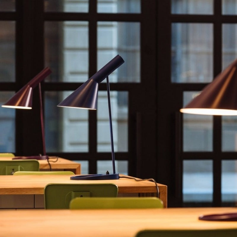 Homezie.de-Homezie Klassische Metall-Tischlampe | Asymmetrisches Design | Ideal für Schlafzimmerbeleuchtung
