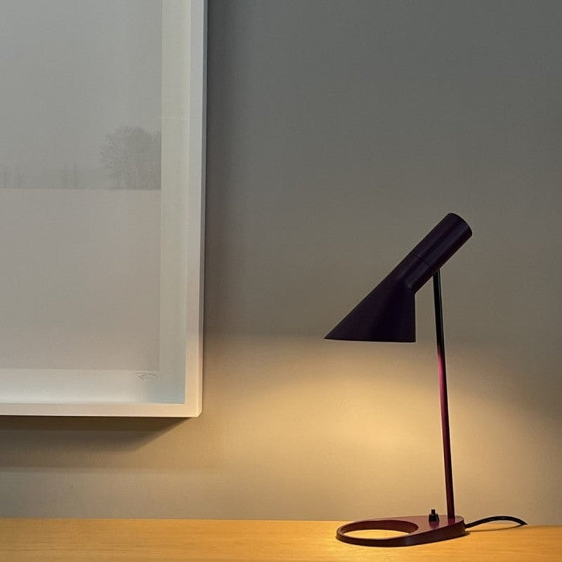 Homezie.de-Homezie Klassische Metall-Tischlampe | Asymmetrisches Design | Ideal für Schlafzimmerbeleuchtung