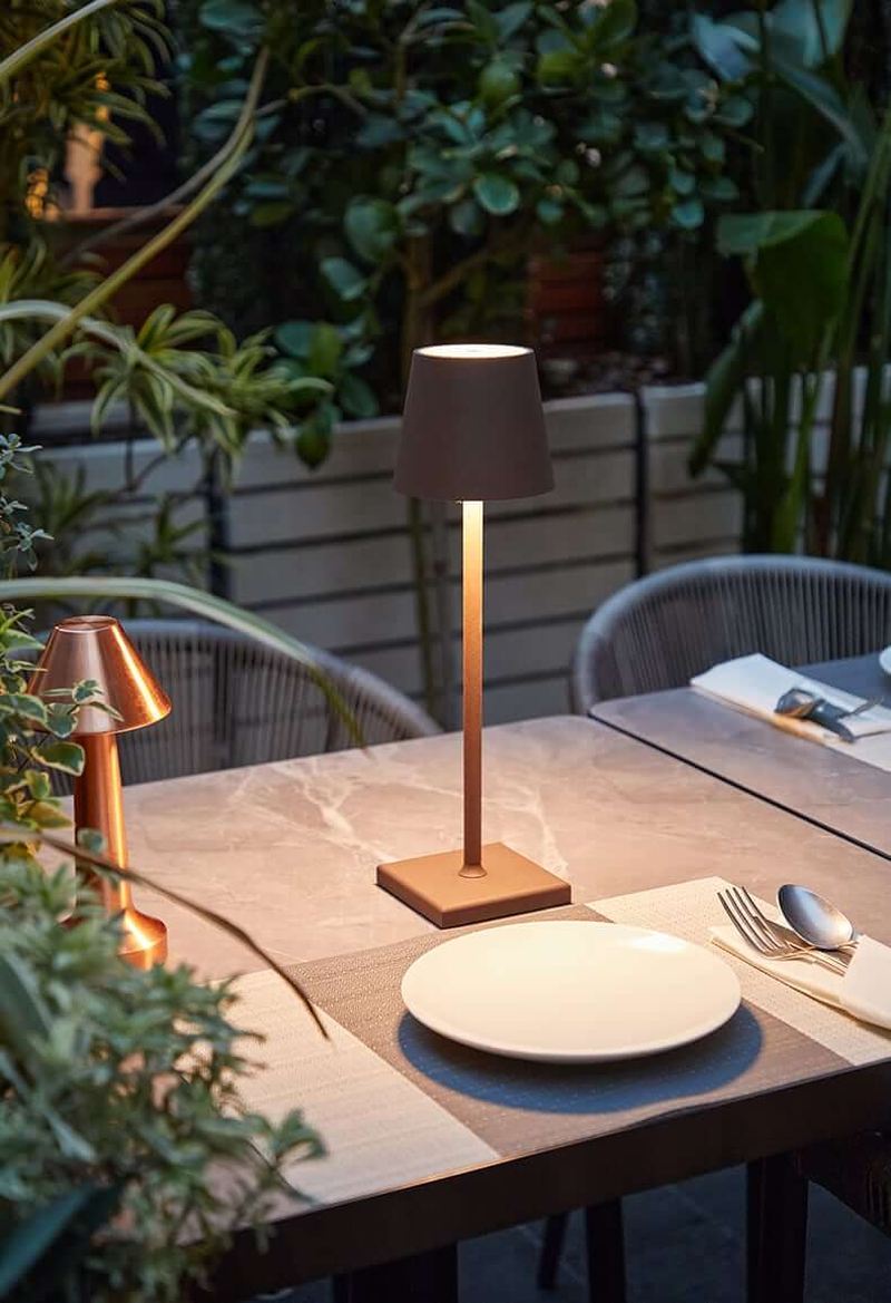 Homezie.de-moku park-Homezie Tragbare Tischlampe | LED-Beleuchtung | Ideal für Innen- und Außenbereich