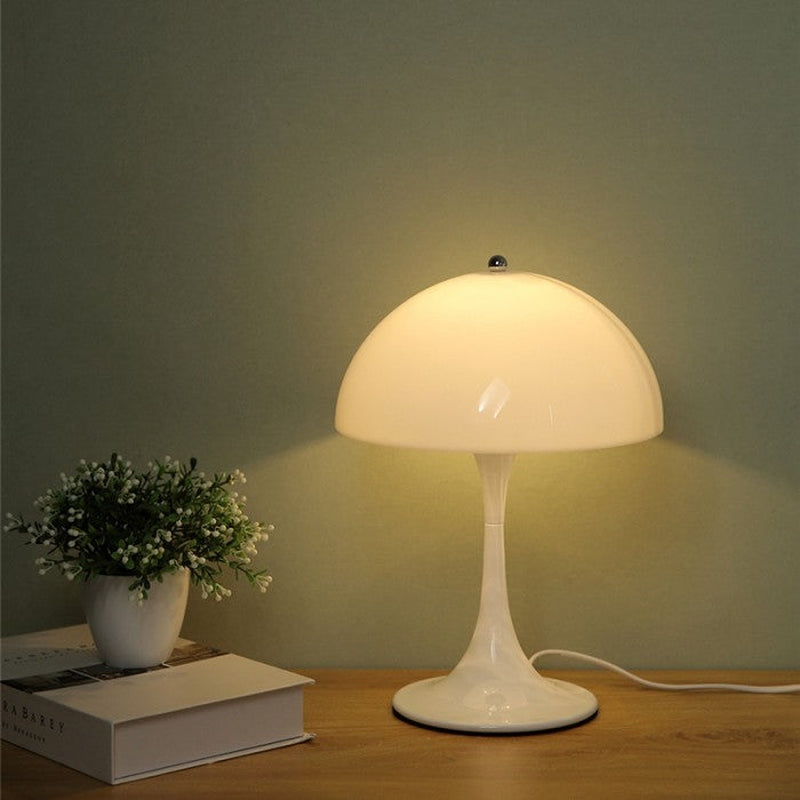 Homezie Tischlampe | Tragbar | Stilvolles Design in Weiß