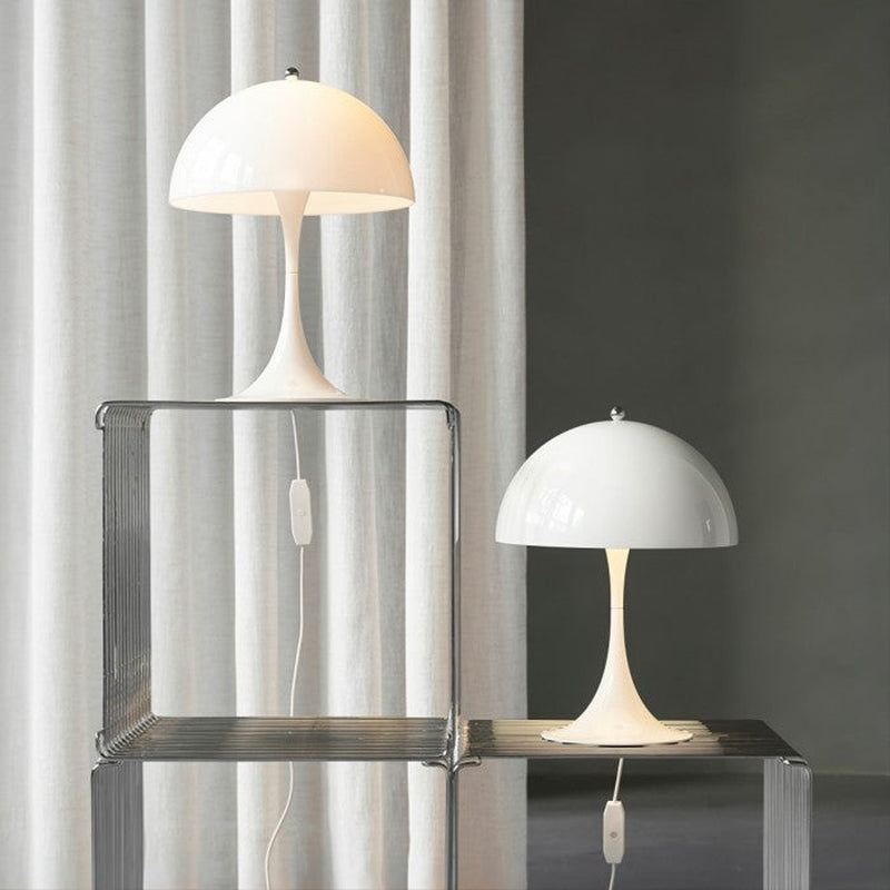Homezie Tischlampe | Tragbar | Stilvolles Design in Weiß