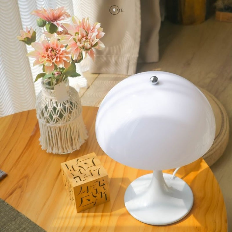 Homezie Tischlampe | Tragbar | Stilvolles Design in Weiß