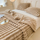 Homezie Kuscheldecke | Dickes Korallenfleece, Breite Streifen & Weiche Oberfläche | Multifunktionale Decke für Sofa, Bett und Haustiere