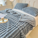 Homezie Kuscheldecke | Dickes Korallenfleece, Breite Streifen & Weiche Oberfläche | Multifunktionale Decke für Sofa, Bett und Haustiere