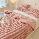 Homezie Kuscheldecke | Dickes Korallenfleece, Breite Streifen & Weiche Oberfläche | Multifunktionale Decke für Sofa, Bett und Haustiere
