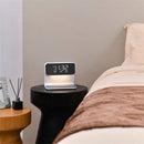 Homezie Nachttischlampe | 3-in-1 LED-Leuchte mit Wecker und kabelloser Ladestation | Für Schlafzimmer und Nachttisch